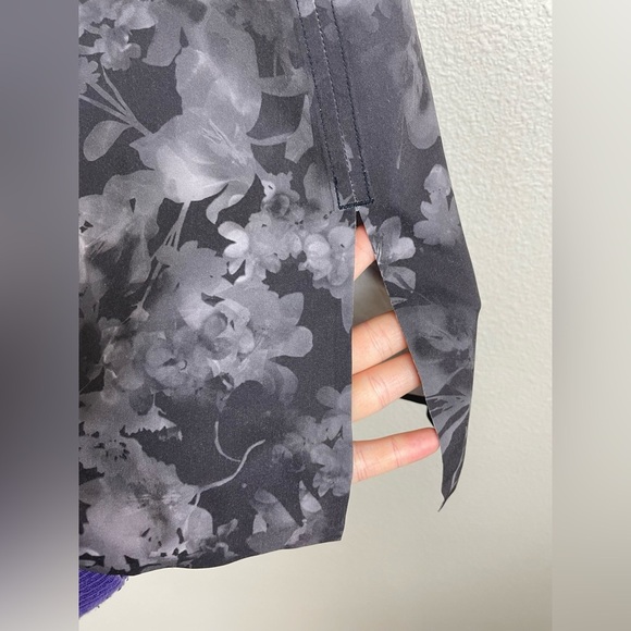 Athleta Women's Medium Zephyr Refined Tank Top Black Lumen Floral Activewear Gym - Picture 8 of 14